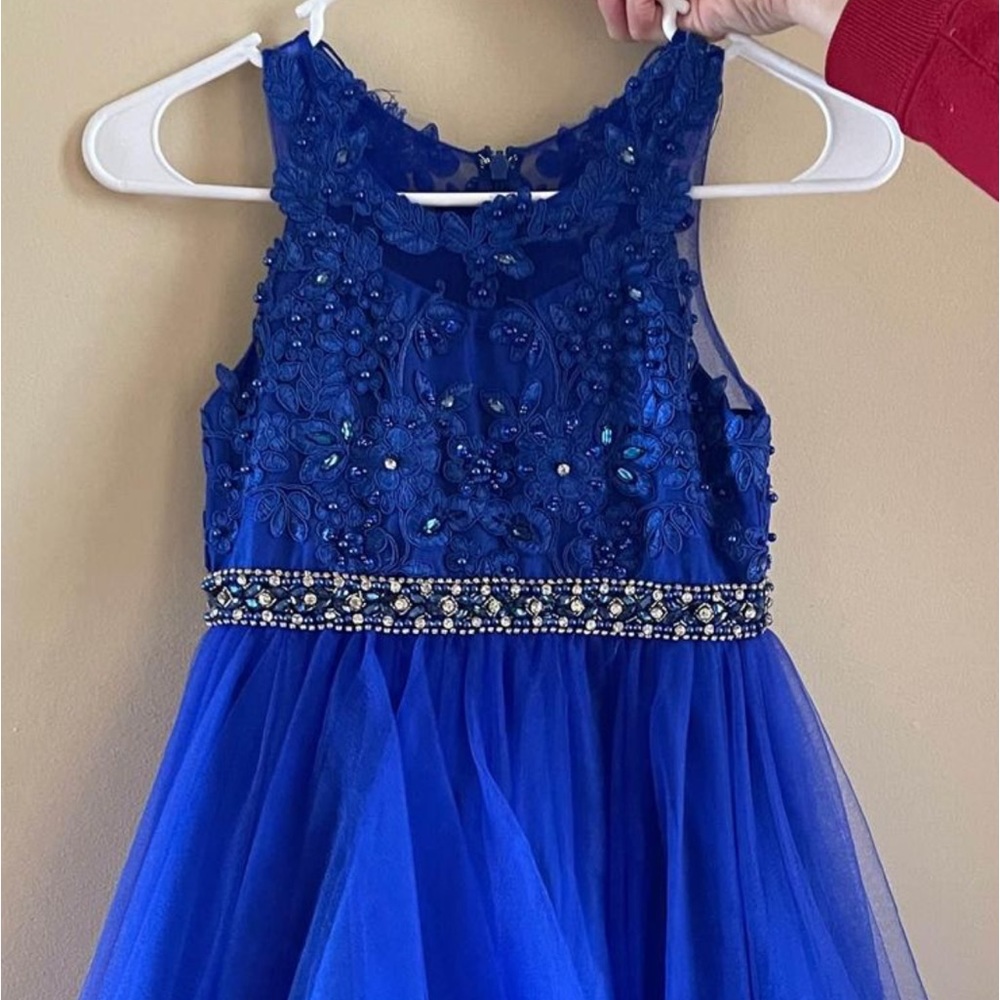 Beautiful 10/12 girls dress. Only worn once. Beautiful blue coloring